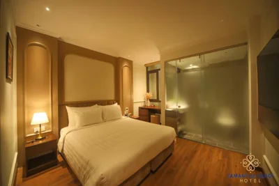 Deluxe Double Room — Hanoi Crystal Hotel